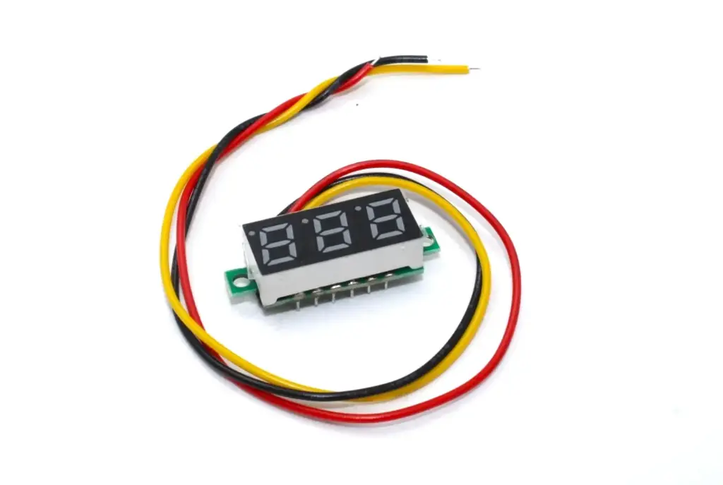[93257] 0.28-inch 0-100V Three Wire DC Voltmeter Red 